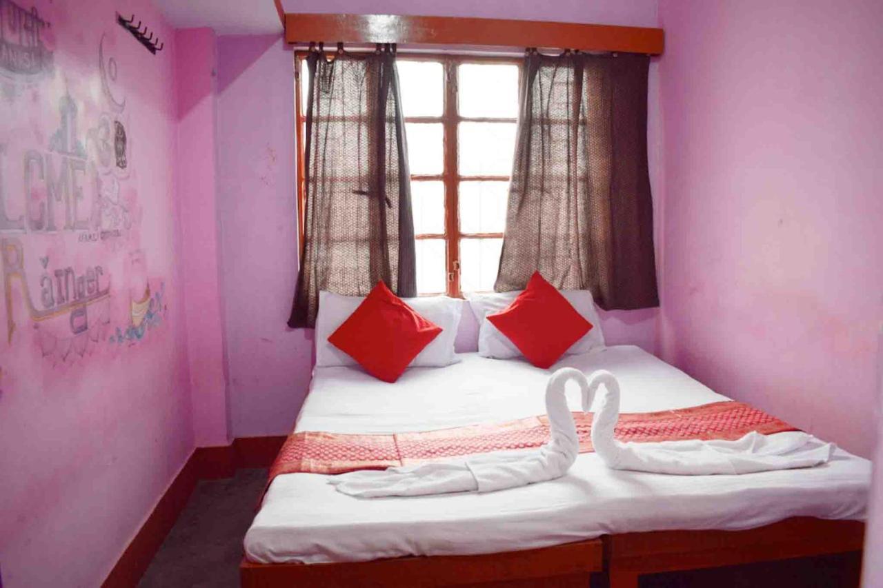 Family Guest House Varanasi Esterno foto