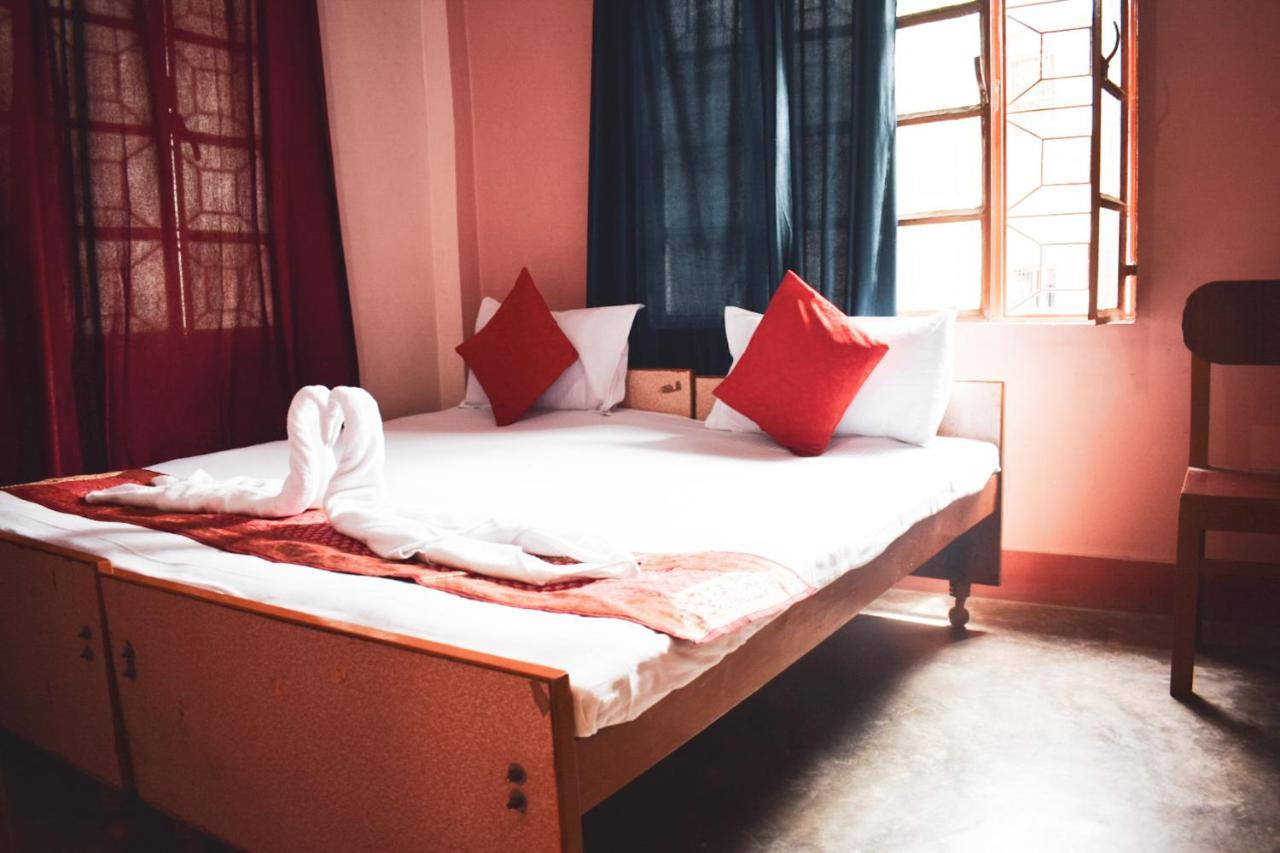 Family Guest House Varanasi Esterno foto