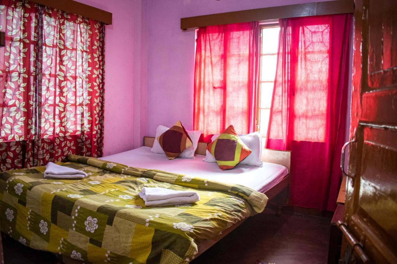 Family Guest House Varanasi Esterno foto