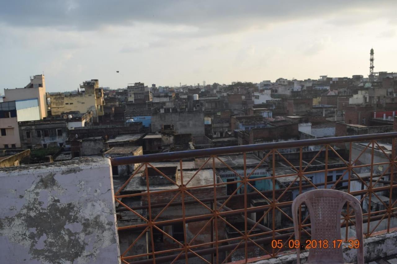 Family Guest House Varanasi Esterno foto