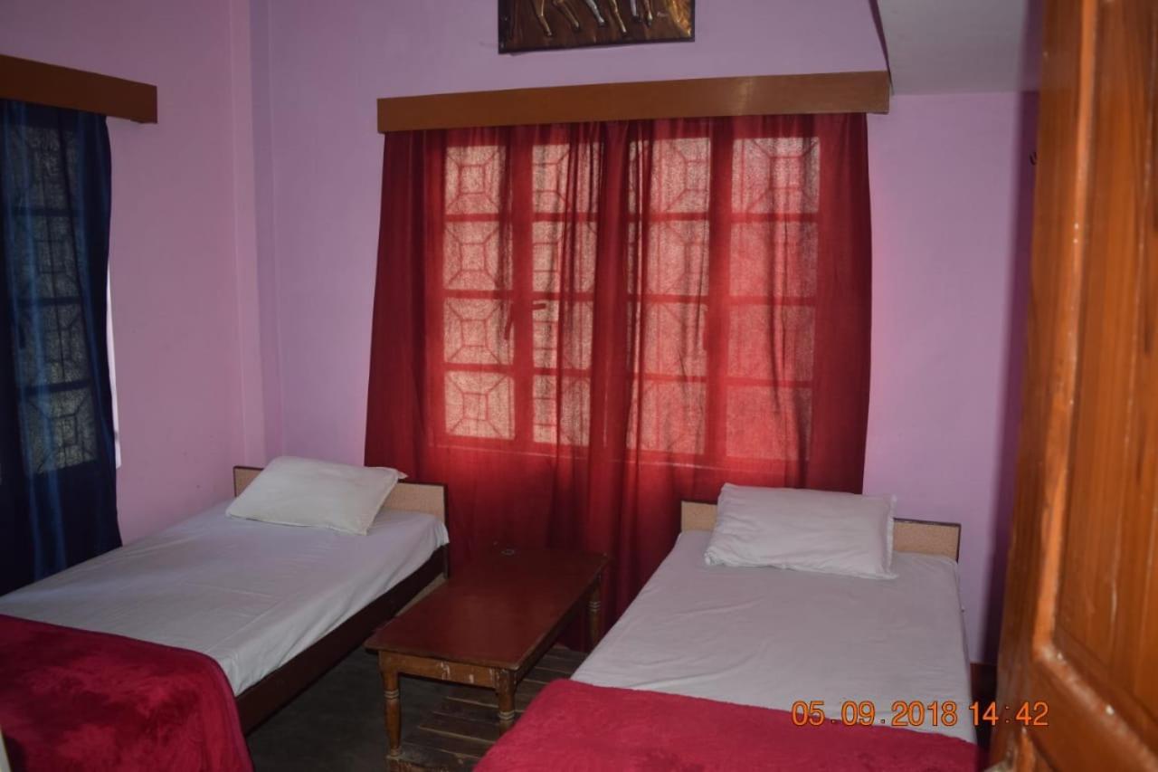 Family Guest House Varanasi Esterno foto